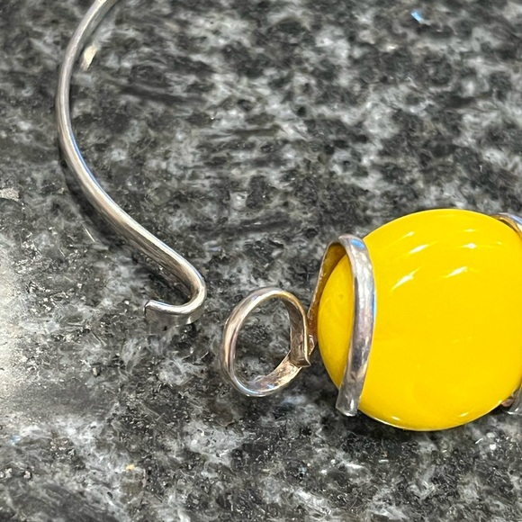 Silver tone and yellow glass bracelet - Picture 3 of 3